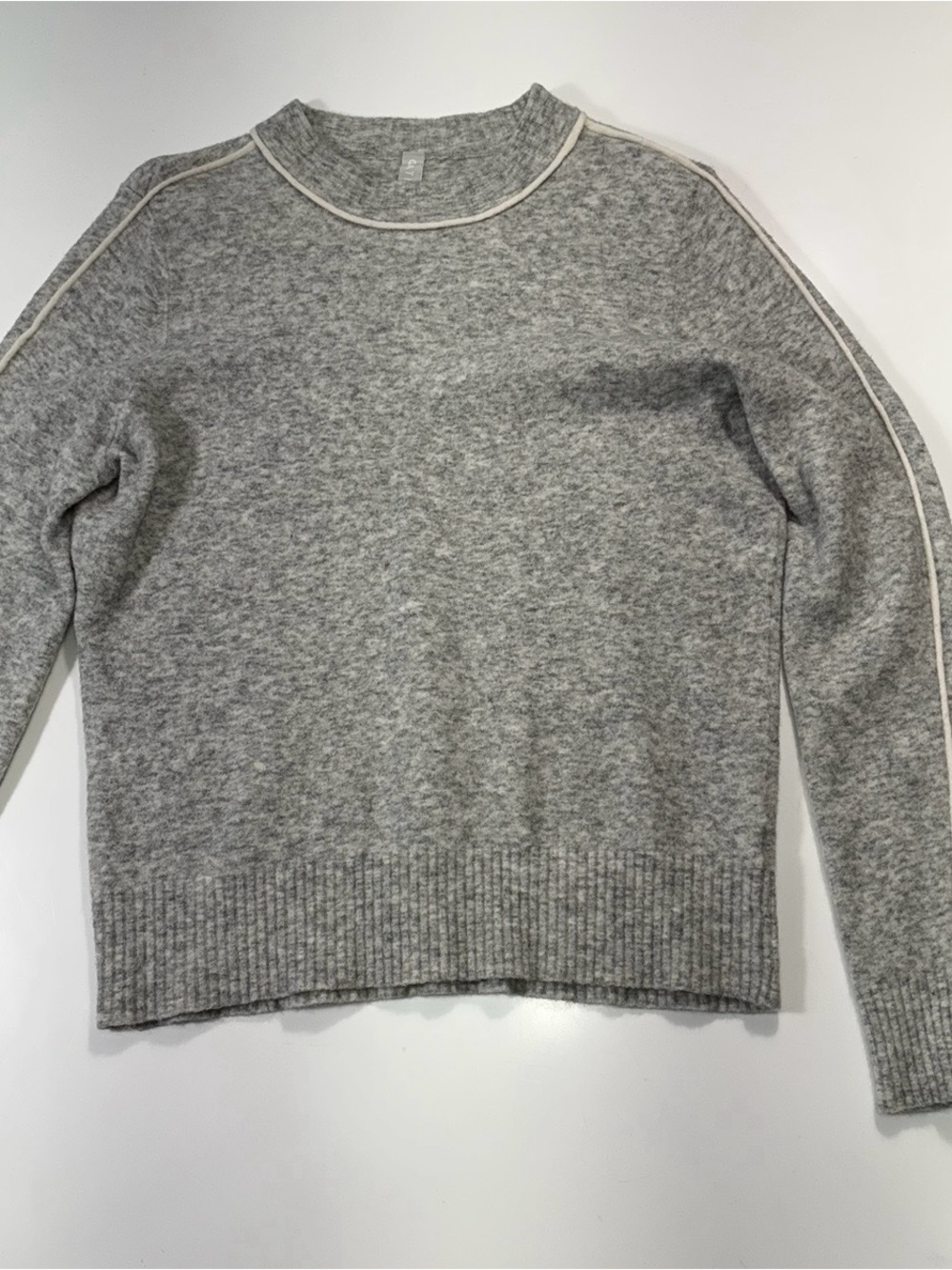 Athleta Merino Wool Blend Gray Crewneck Sweater with White Trim Size Medium - Picture 2 of 7